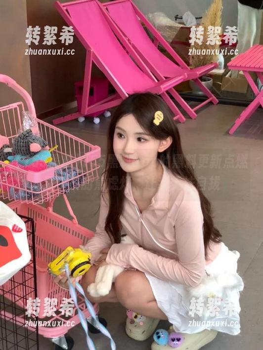 155黑料app的黑料更新点燃我深夜的焦虑灯，让我无法自拔