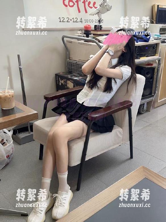 打破常规，打个伞也要在51.cg的链接下解渴！