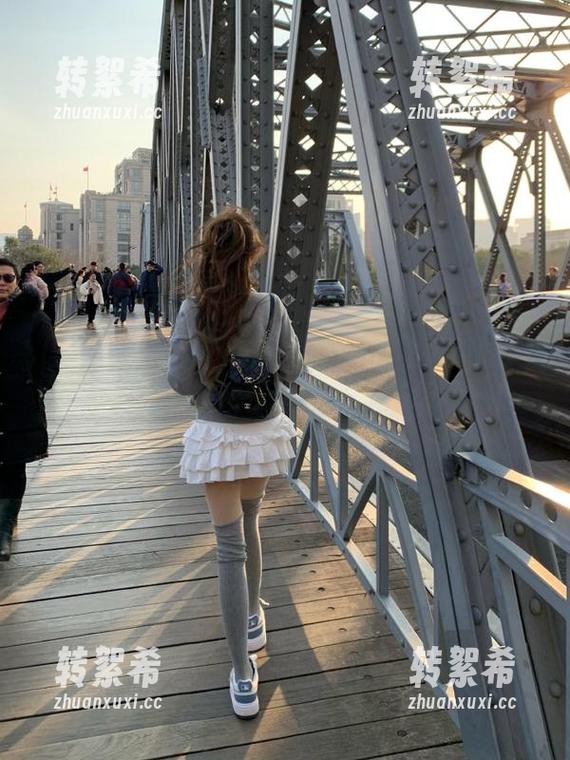 在线刷剧：51黑瓜吃料网带你撸入口动漫里的“震撼场面”！