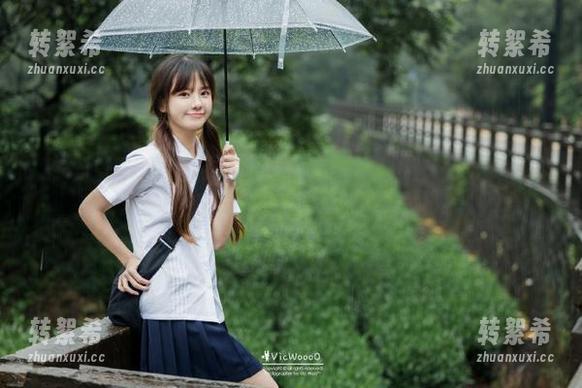下载“91黑料网”，告别无聊，轻松变身观察员！