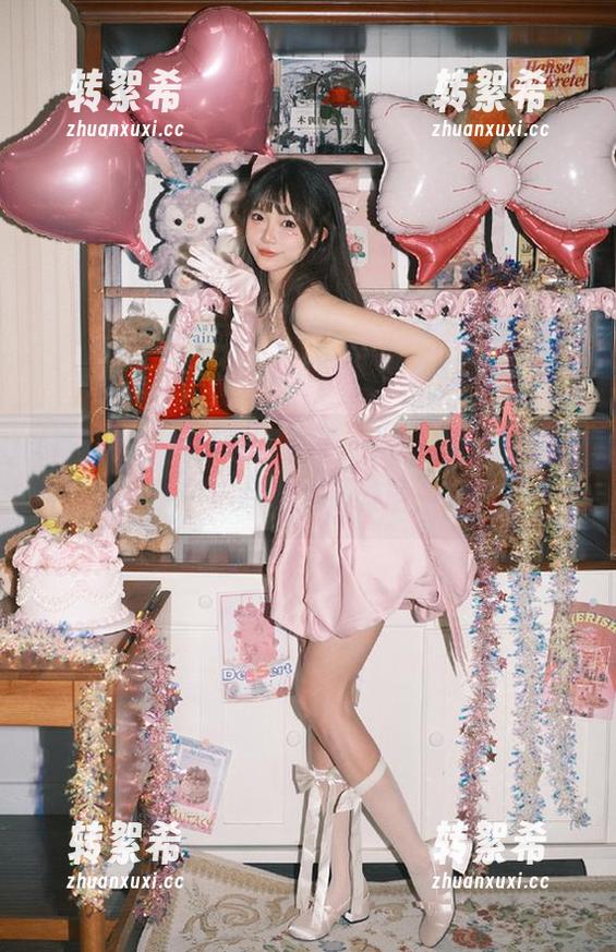 吃瓜17 所以说,登录一次吃瓜17就像把自己扔进了个无尽的八卦漩涡,太过瘾了!