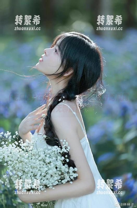 在线看热闹，而我正点开吃瓜网的无聊版图。