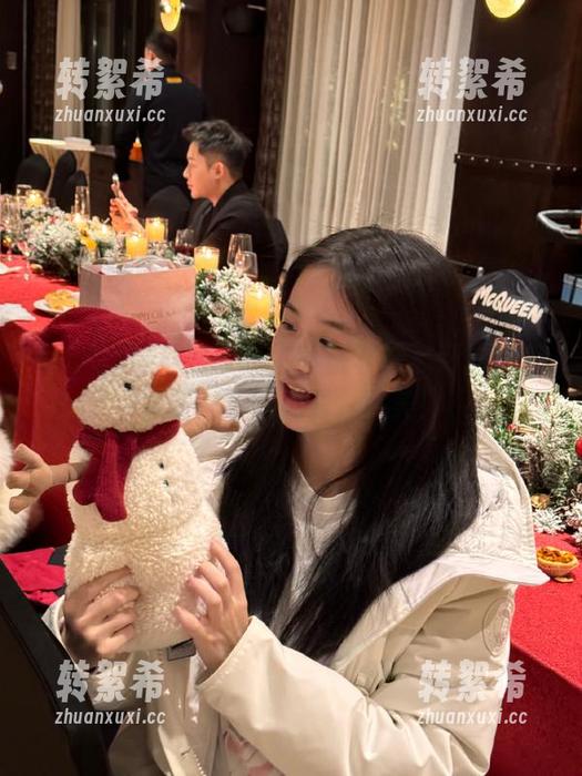 不如今晚先收藏下吃瓜网的热门大瓜，边吃边看，完美！