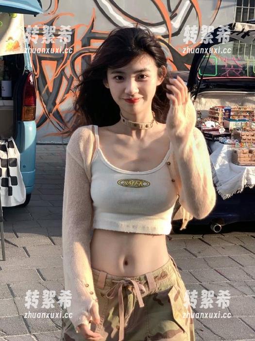 在“正能量黑料社苹果版”看到2025年的离谱时刻，我只想说：这是什么鬼？