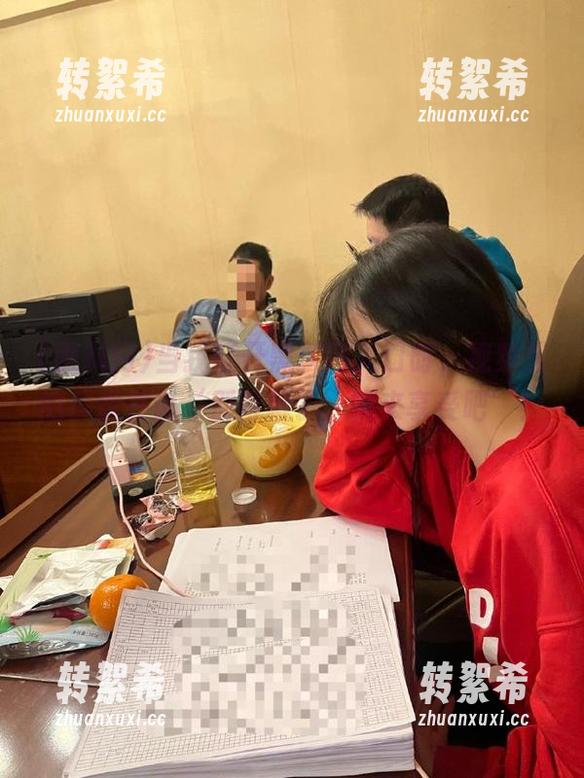 当我打开黑料网入口时，视频里的瓜像在说‘别再藏了，快来享受吧’！