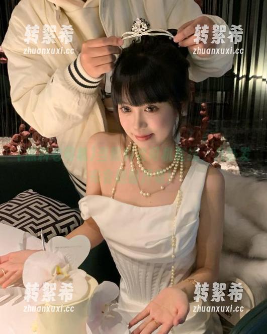 黑料老司机 当黑料老司机在线,八卦发布会随时开幕!